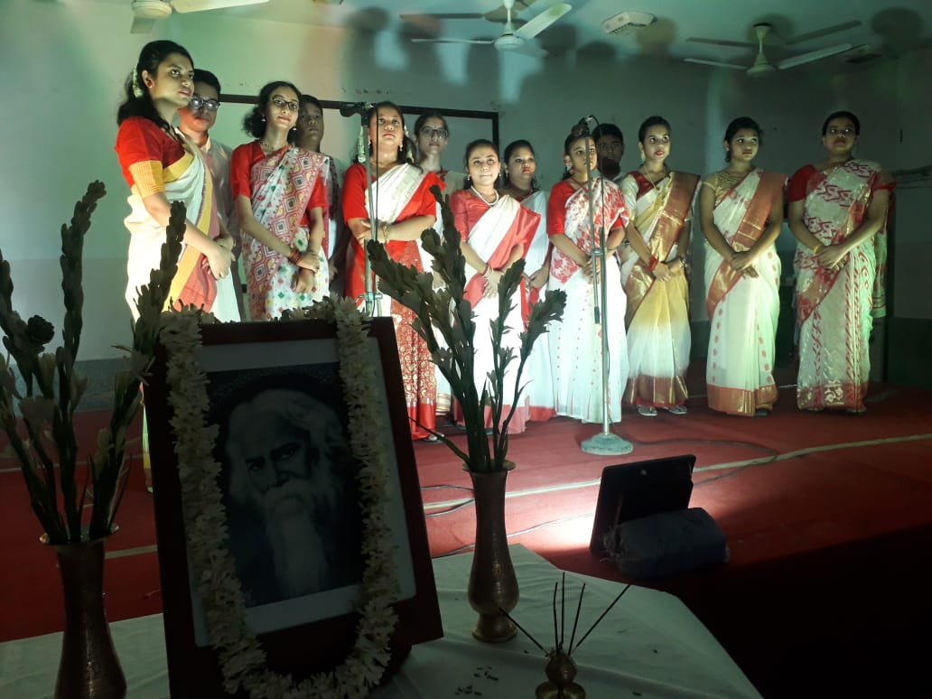 Rabindra Jayanti Celebration 2023 :- The 161st birth anniversary of Rabindranath Tagore was a celebration with great enthusiasm at National Gems Higher Secondary School. Our students paid rich tribute to the poet through his songs & poems at a very colourful event.